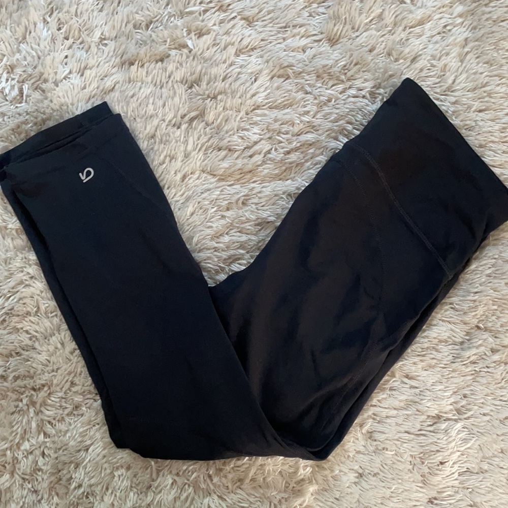 Gap fit size small black cropped workout leggings